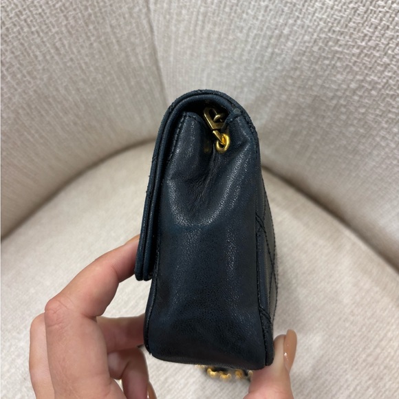 Authentic CHANEL black lambskin bicolor crossbody gold hardware - Picture 10 of 15